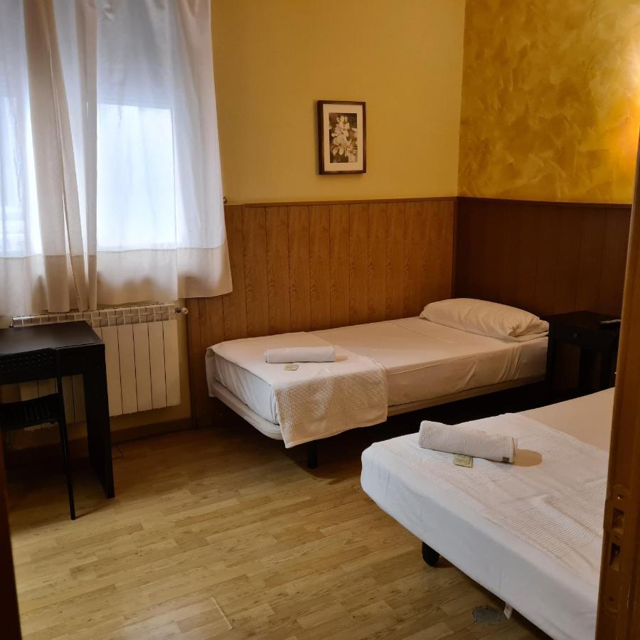 Hostal Oporto Madrid Eksteriør billede
