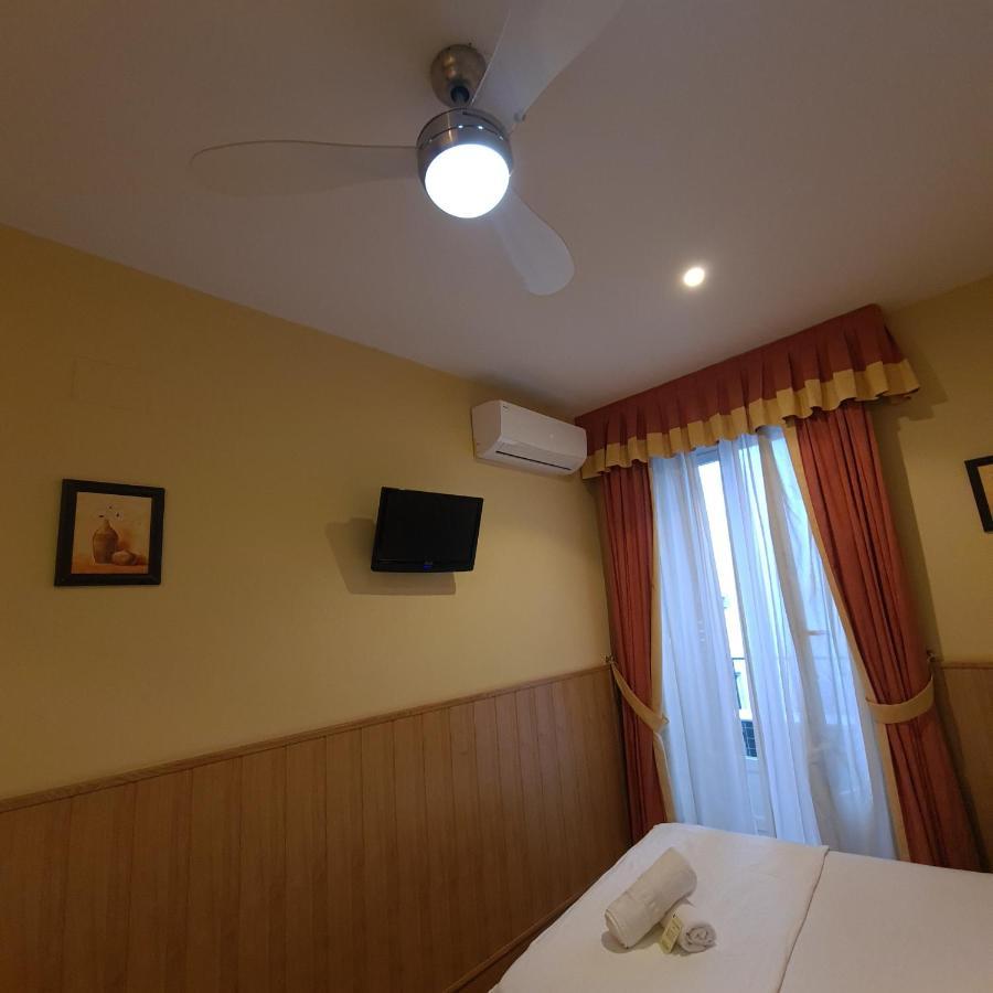 Hostal Oporto Madrid Eksteriør billede