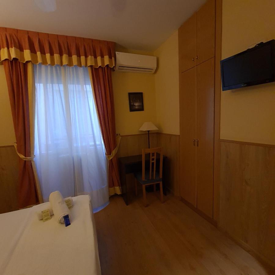 Hostal Oporto Madrid Eksteriør billede