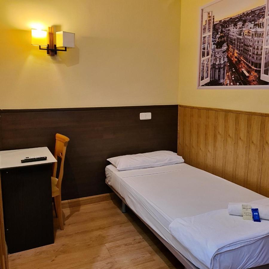 Hostal Oporto Madrid Eksteriør billede