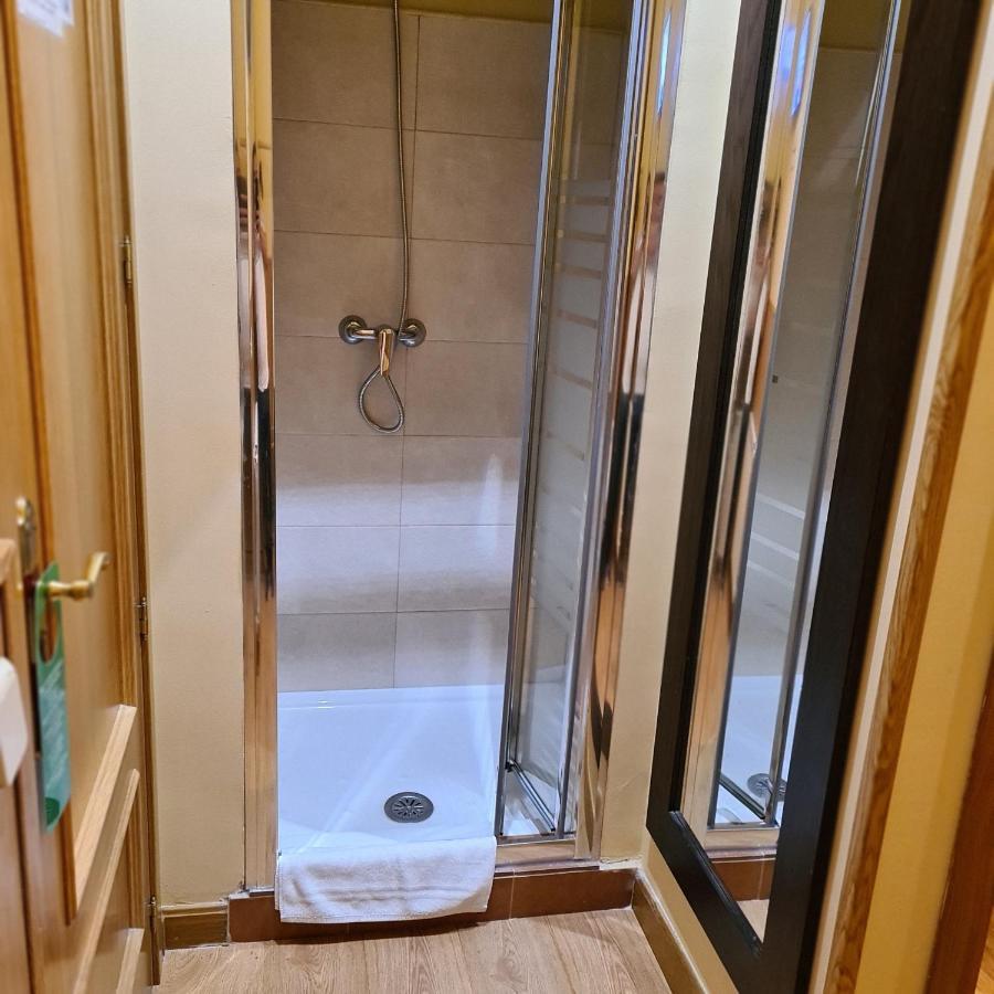 Hostal Oporto Madrid Eksteriør billede