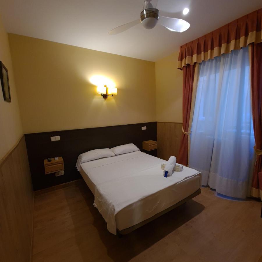 Hostal Oporto Madrid Eksteriør billede