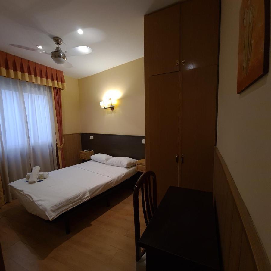 Hostal Oporto Madrid Eksteriør billede