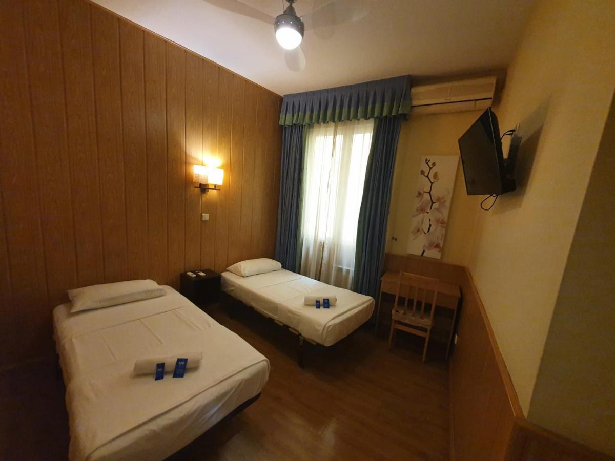 Hostal Oporto Madrid Eksteriør billede