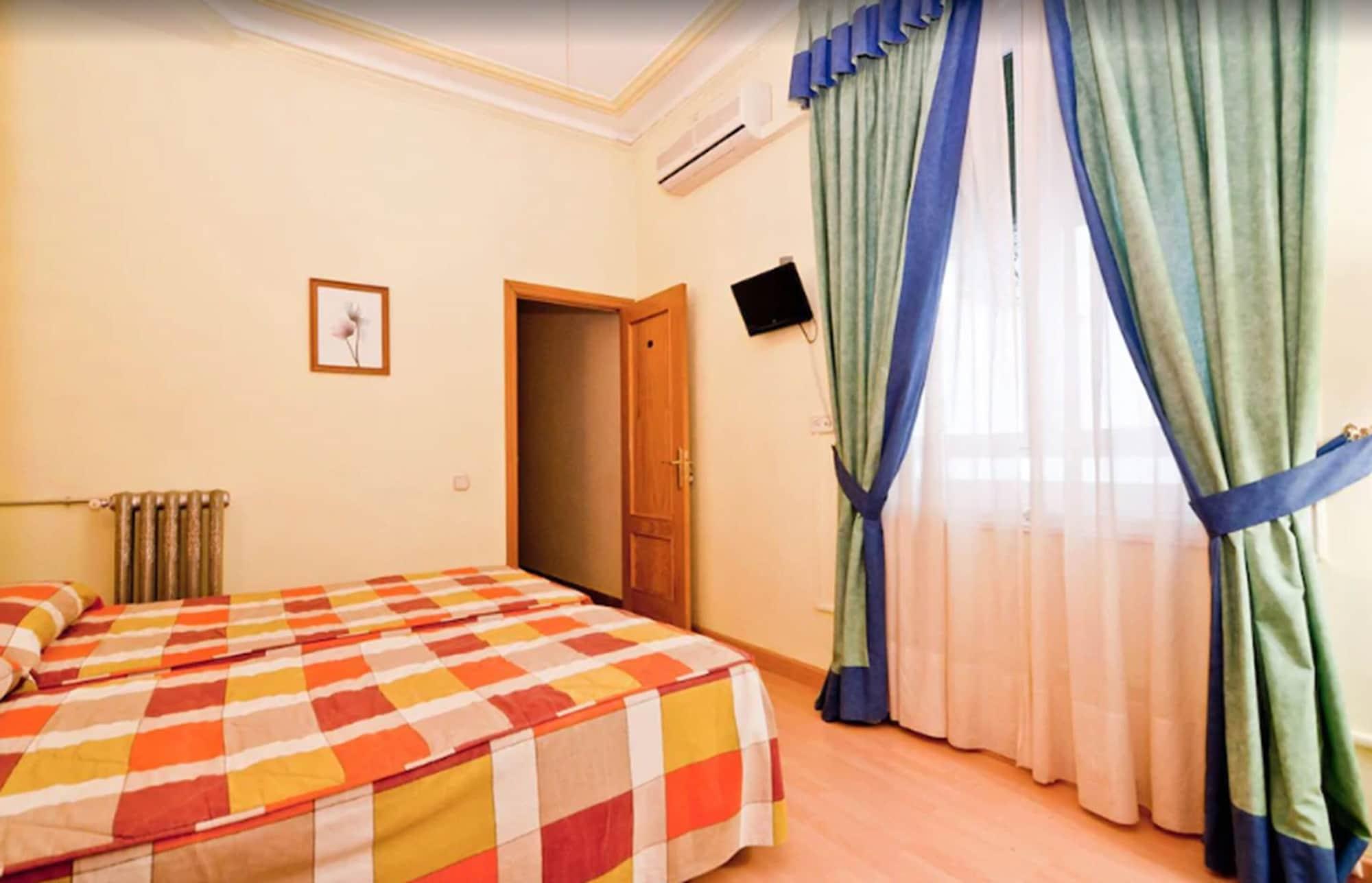 Hostal Oporto Madrid Eksteriør billede