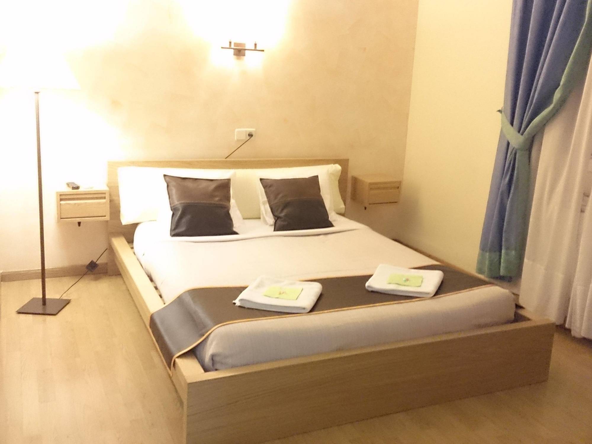 Hostal Oporto Madrid Eksteriør billede
